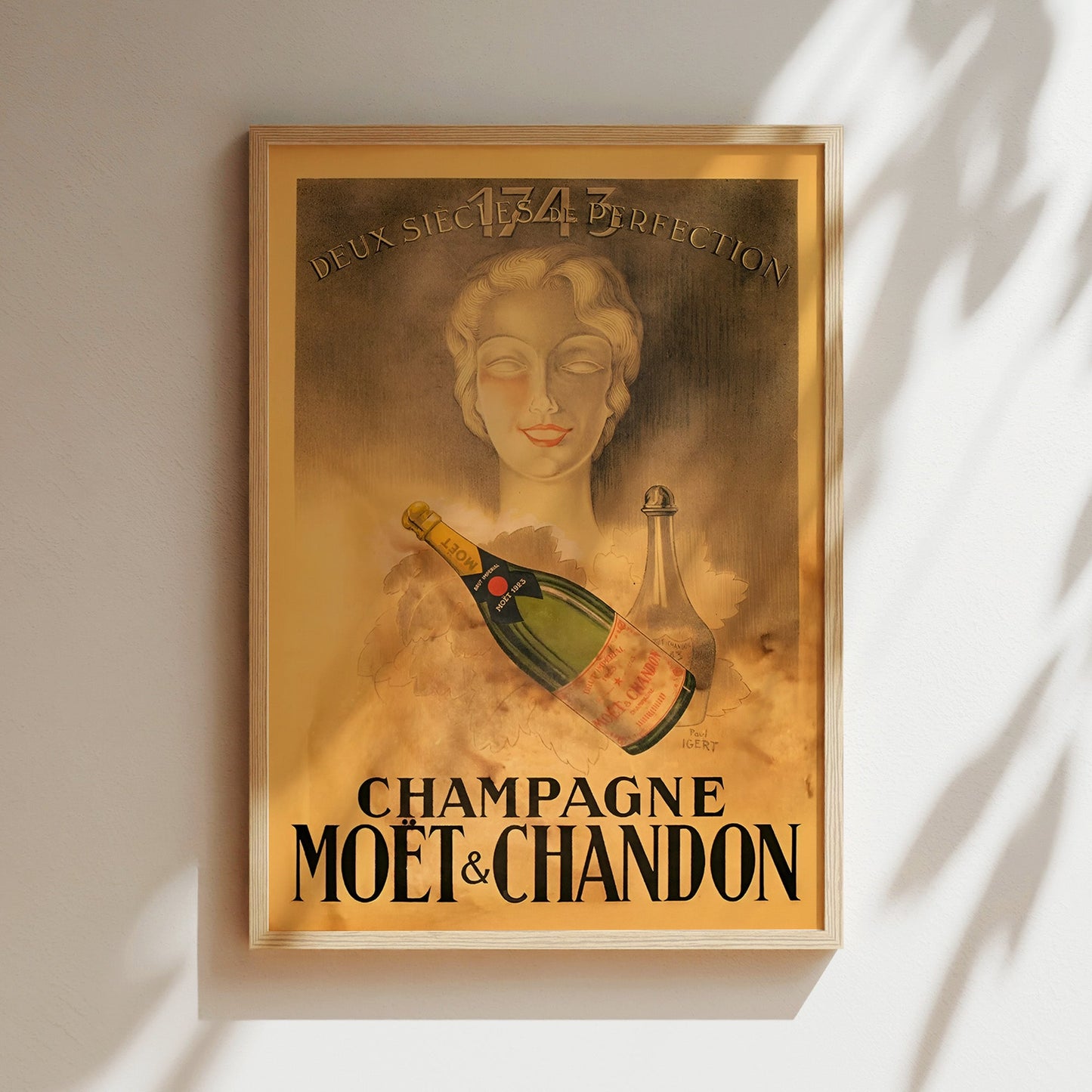 Vintage Moet & Chandon Champagne Poster - Classic French Advertisement Print, Elegant Art Deco Bar Wall Decor for Kitchens or Dining Rooms