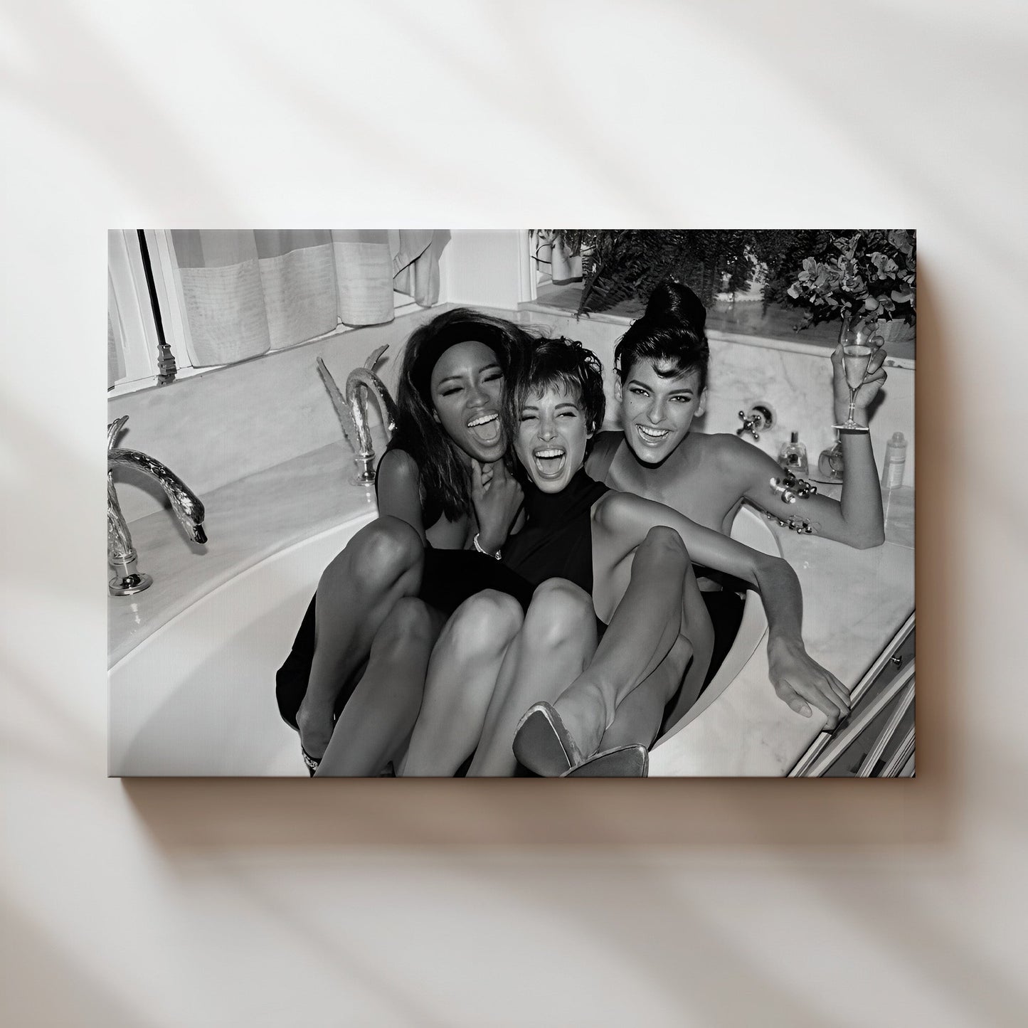 Naomi Campbell & Kate Moss Bathroom Photo - 90s Supermodels Wall Art - Fashion Icons Black and White Glam Print - Model Lovers Poster