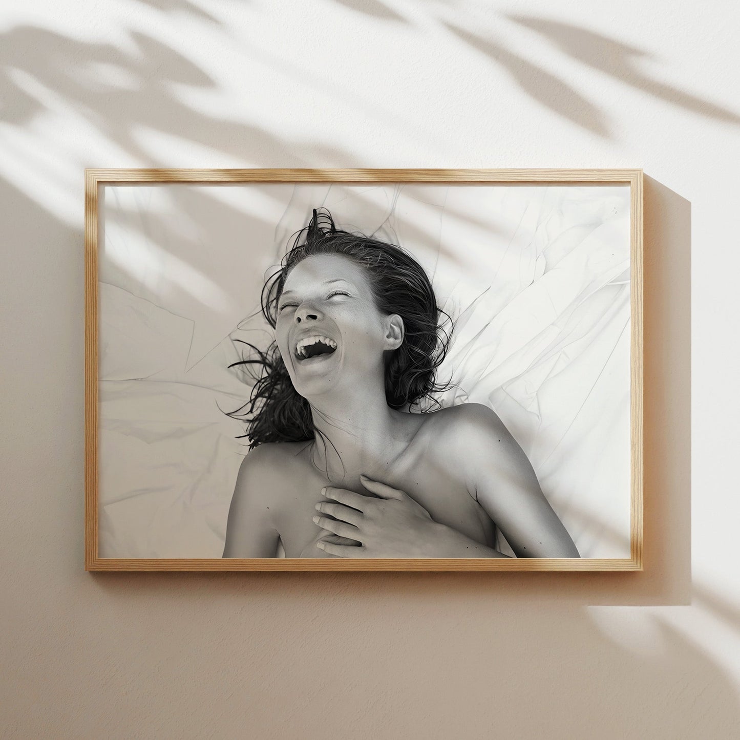 Kate Moss Laughing in Bed Black and White Wall Art - Natural Beauty Nude Glamour Poster - Fun Iconic 90s Supermodel Home Decor for Fans
