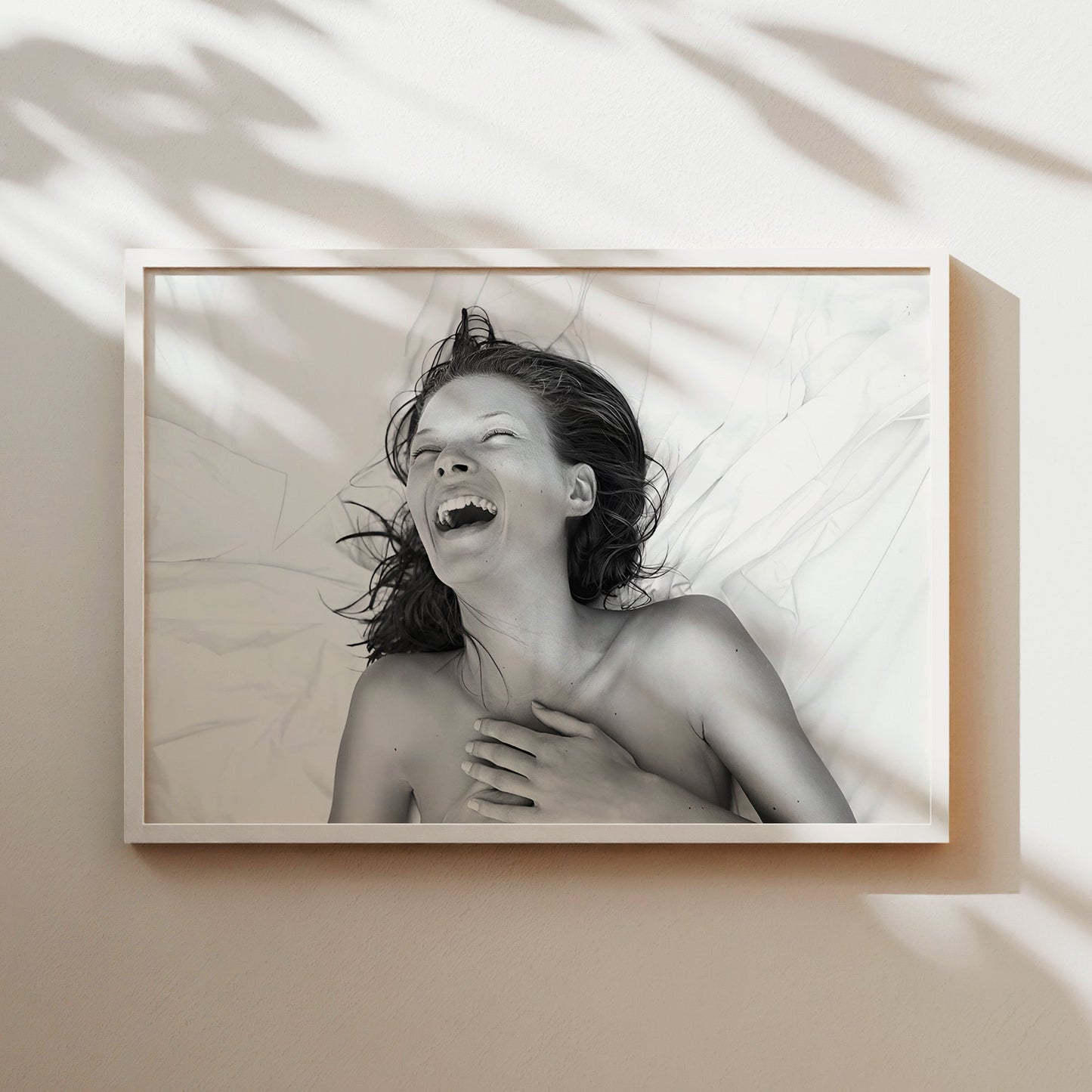 Kate Moss Laughing in Bed Black and White Wall Art - Natural Beauty Nude Glamour Poster - Fun Iconic 90s Supermodel Home Decor for Fans