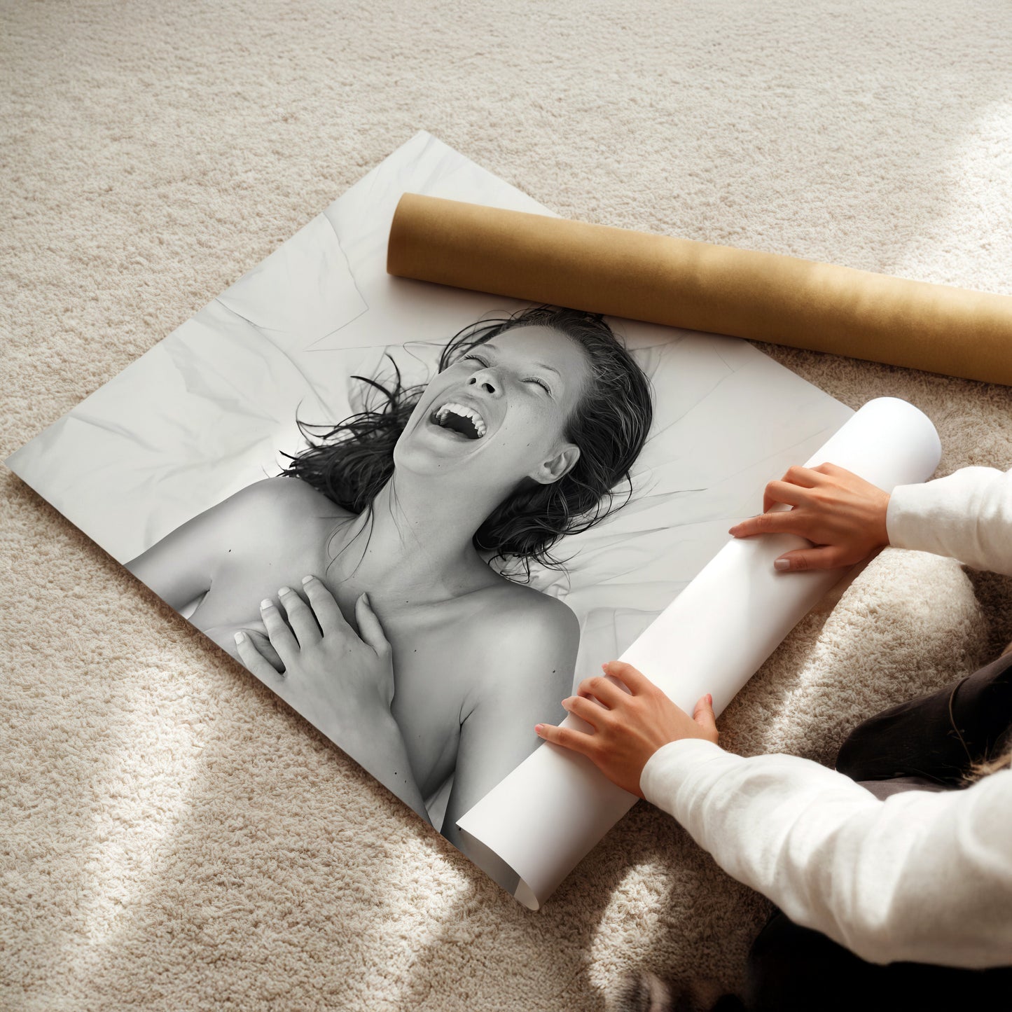Kate Moss Laughing in Bed Black and White Wall Art - Natural Beauty Nude Glamour Poster - Fun Iconic 90s Supermodel Home Decor for Fans
